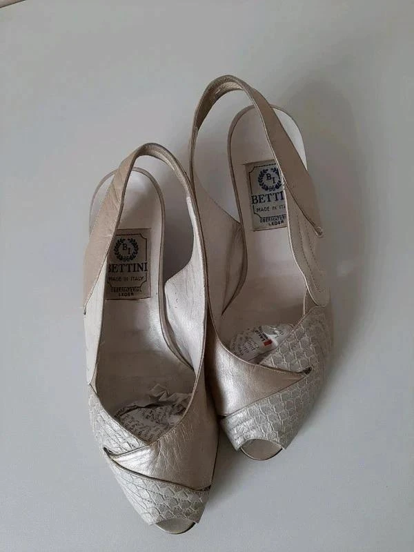 Sandales femme cuir beige "Bettini" pointure 35